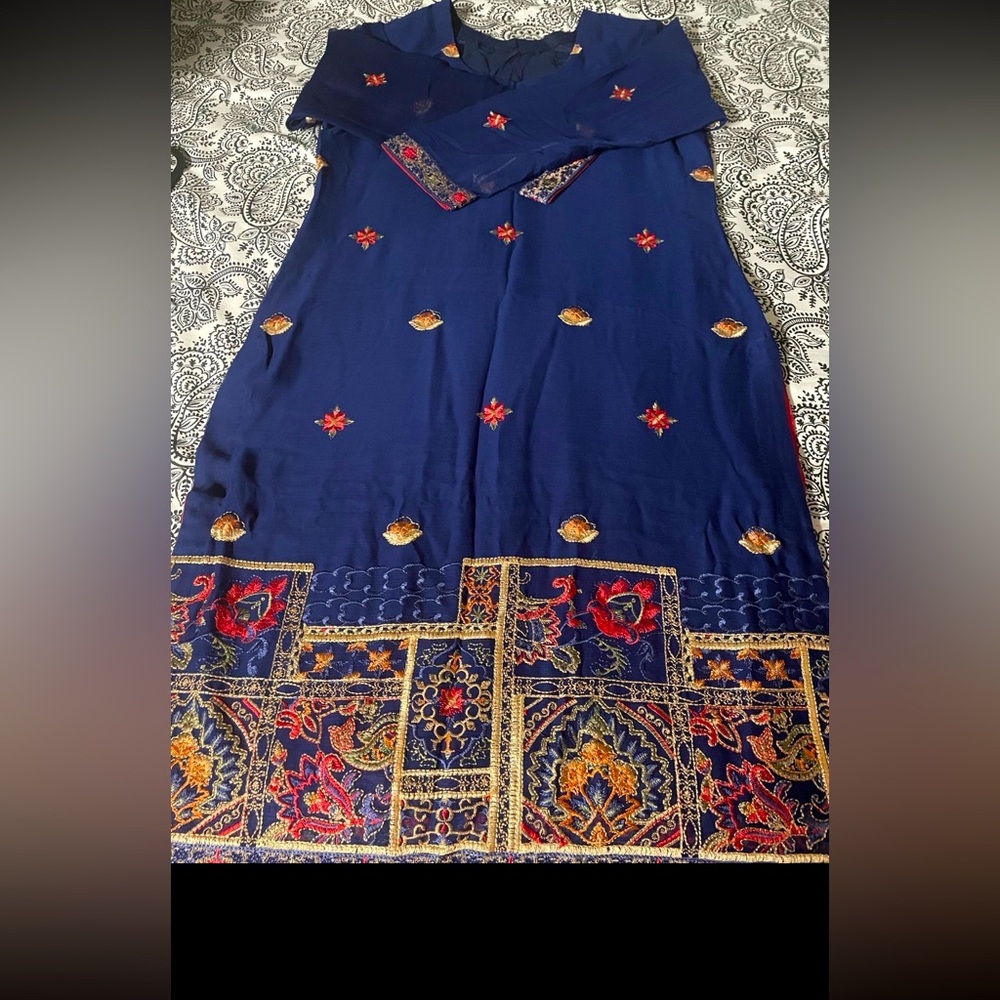 Pakistani Shalwar suit